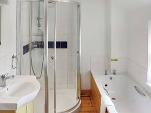 Towels - 3 bedroom accommodation in Angle (Angle)