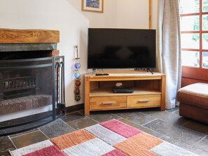 Interior - 3 bedroom accommodation in Angle (Angle)