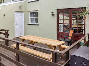 Outdoor dining - 3 bedroom accommodation in Angle (Angle)