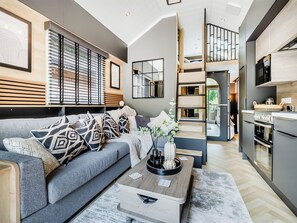 TV - 2 bedroom accommodation in Chirk, near Llangollen (Chirk, near Llangollen)
