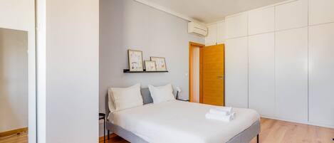 3 soverom, skrivebord, internettilgang og sengetøy