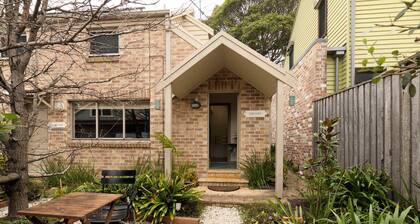 Austinmer Beach Studio Apartment with Parking