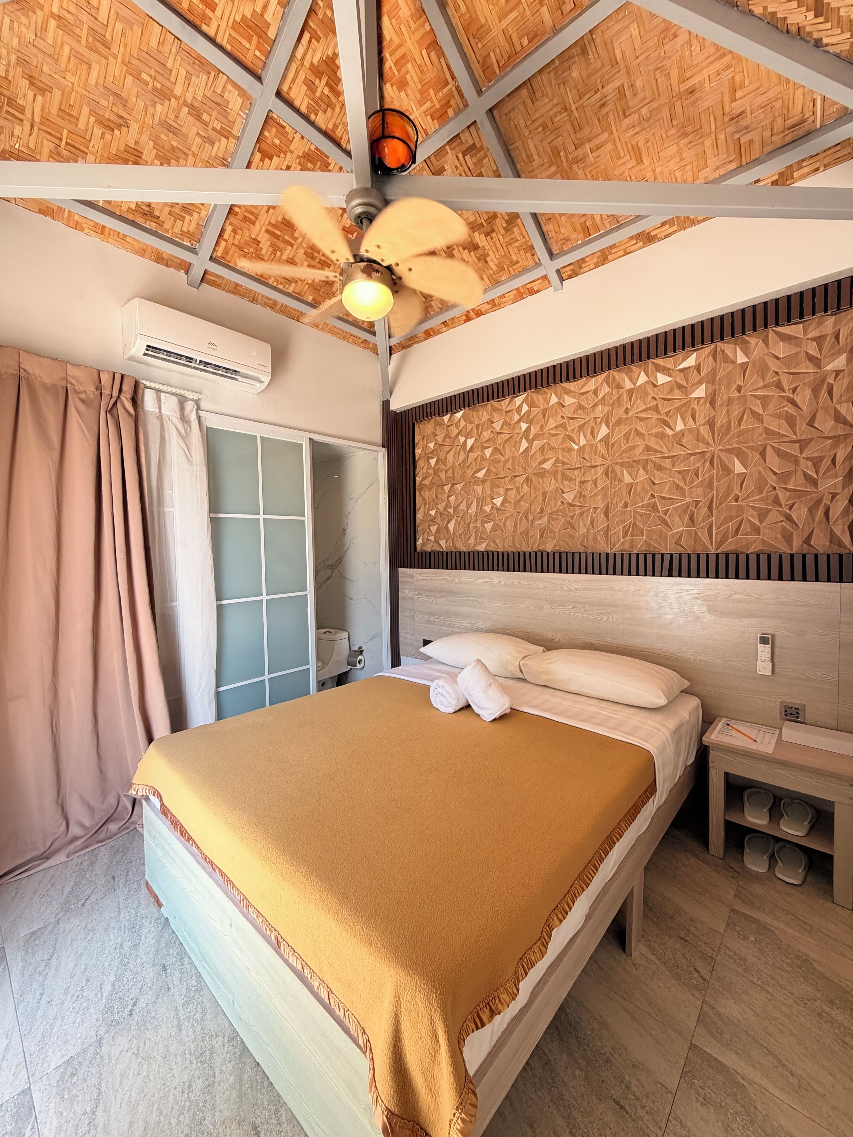 Premium bedding, minibar, free WiFi, bed sheets