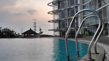 Kolam renang outdoor