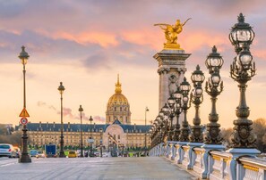 Point of interest - Brand new Champs-Elysées apartment with lift (Paris)