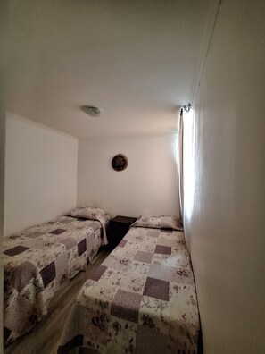 3 bedrooms, iron/ironing board, internet, bed sheets