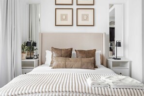 Desk, iron/ironing board, WiFi, bed sheets