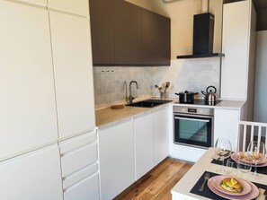 Kühlschrank, Ofen, Herdplatte, Geschirrspüler