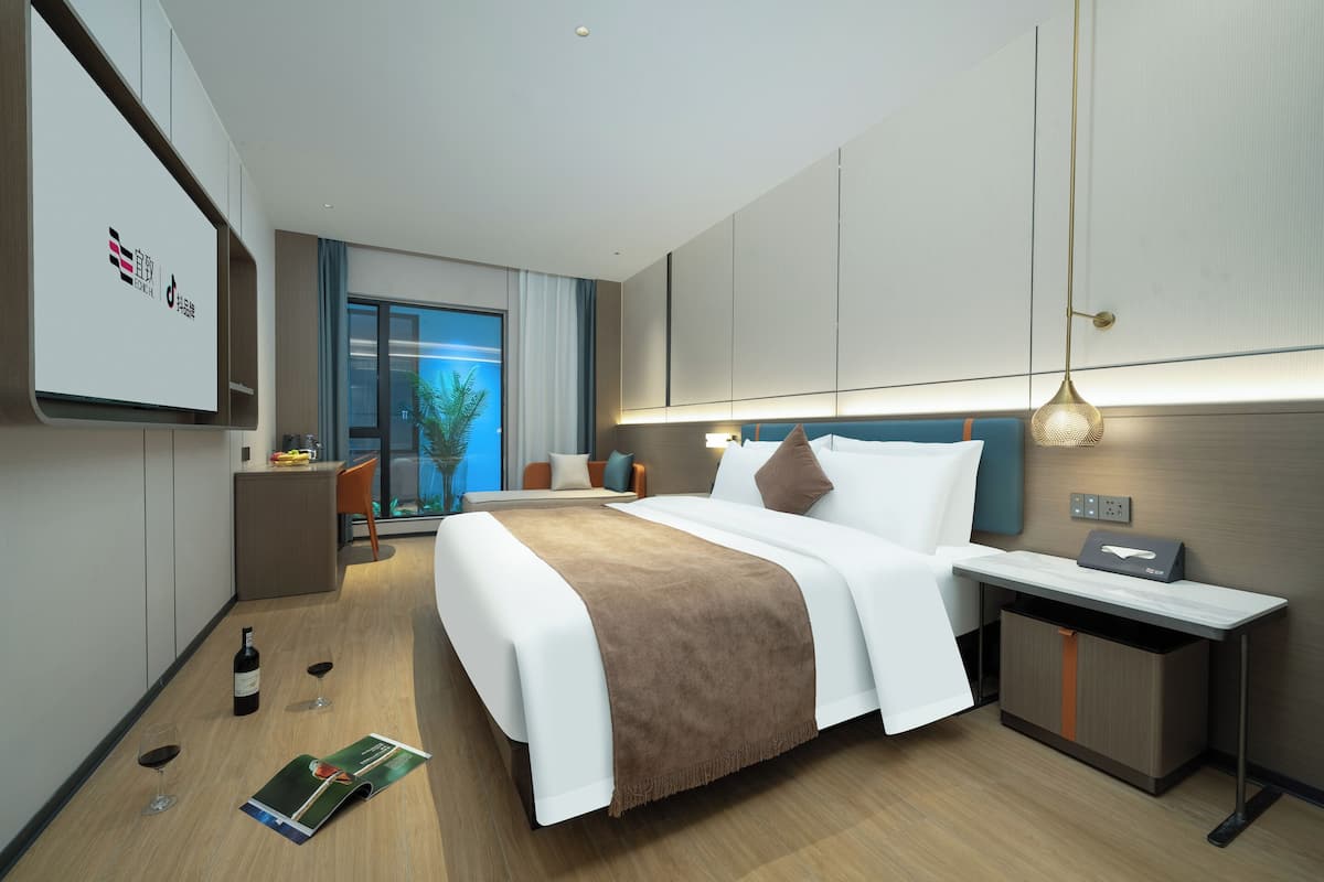 Standard Double Room | Desk, laptop workspace, free WiFi