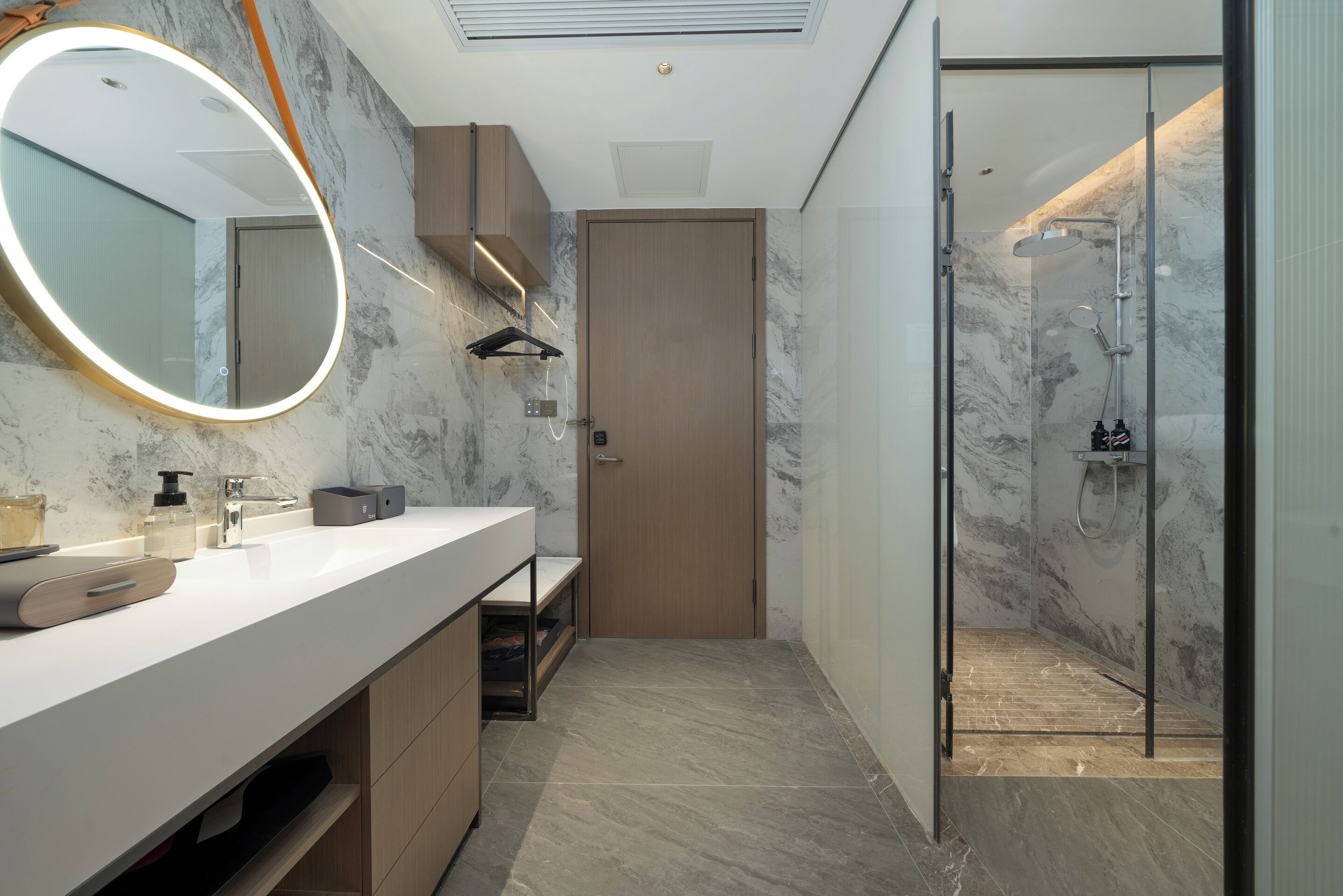 Superior Single Room | Bathroom | Free toiletries, hair dryer, towels, shampoo