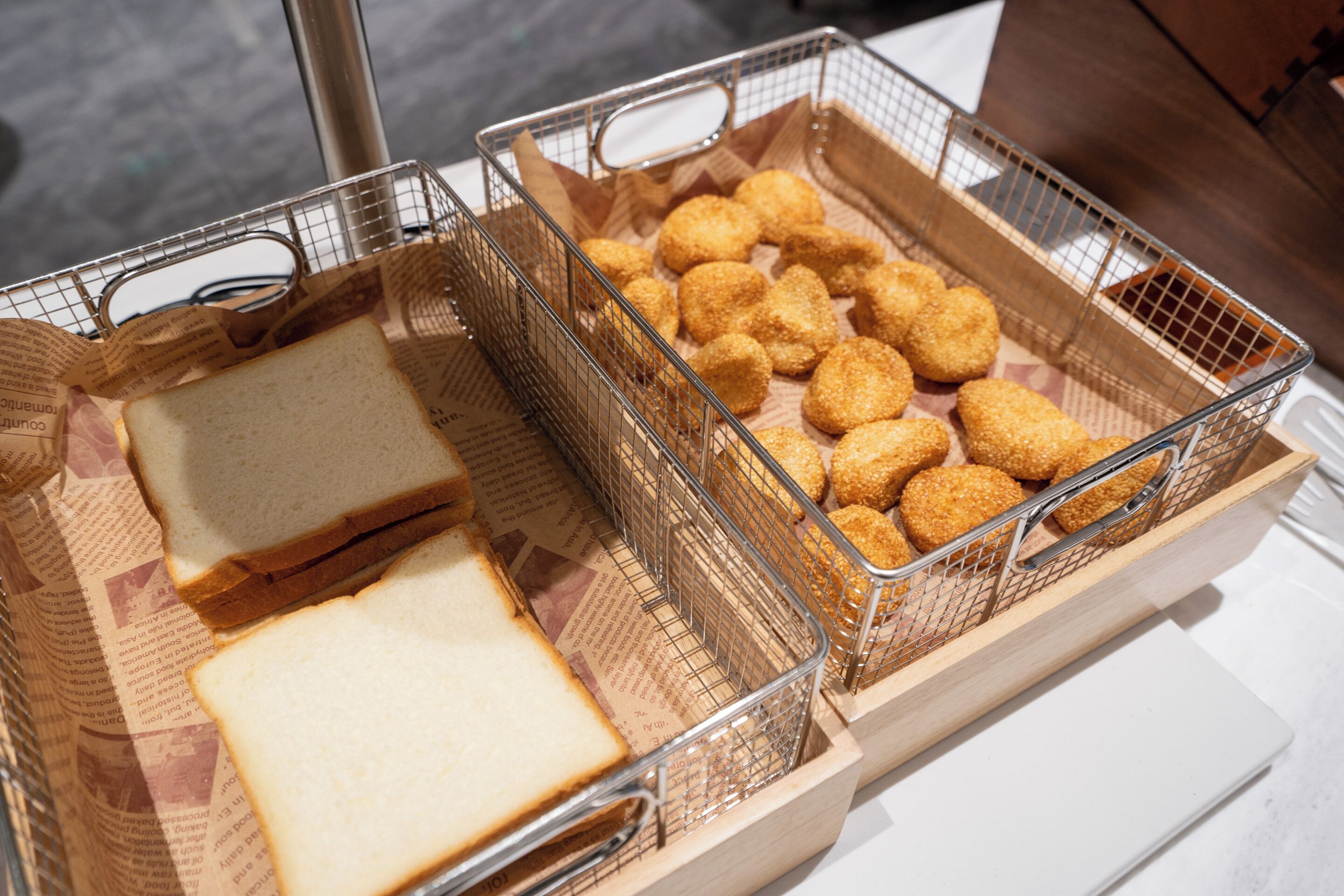 A tray with bread and croquettes.