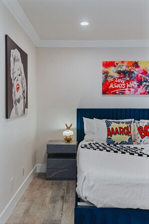 1 habitación, escritorio, tabla de planchar con plancha y wifi gratis 