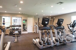 Fitness facility - NEW Lux1BR off the Strip! FREE Parking/Pool/Gym (Las Vegas)