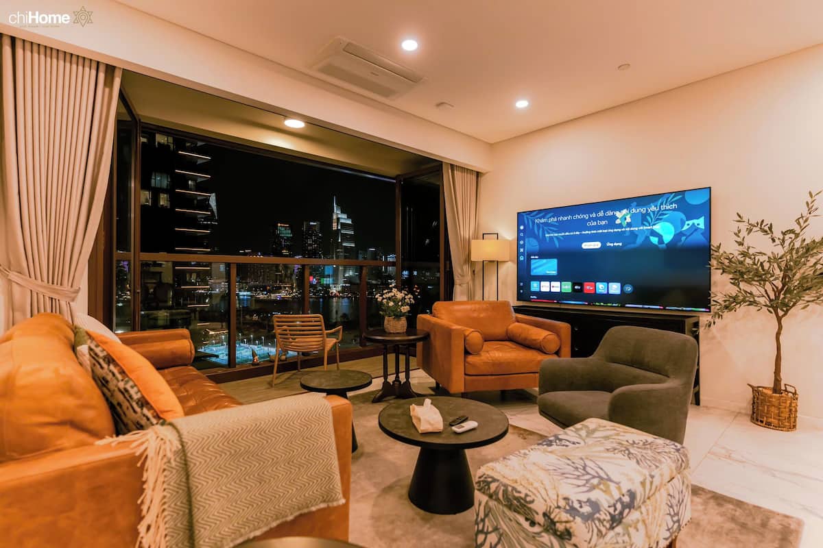 Premier Apartment, 3 Bedrooms | Private kitchen | Fridge, stovetop, cookware/dishes/utensils, dining tables