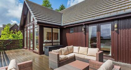 Corrie Burn Villa is located on Braes of Ullapool with spectacular sea views.