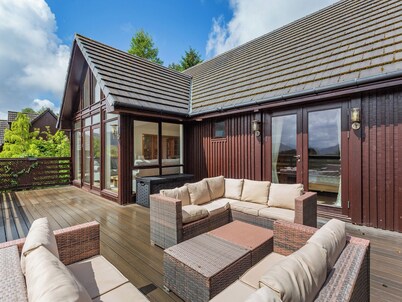 Corrie Burn Villa is located on Braes of Ullapool with spectacular sea views.