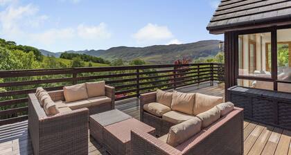 Corrie Burn Villa is located on Braes of Ullapool with spectacular sea views.