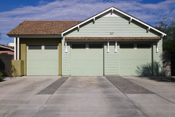 A single-story building with a gabled roof and a garage number 337. - 3-min Walk to Downtown | Luxe Stay with Patio (Chandler)