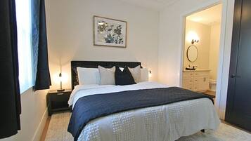 Desk, iron/ironing board, WiFi, bed sheets