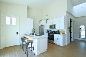Coffee/tea maker, fridge, microwave, stovetop