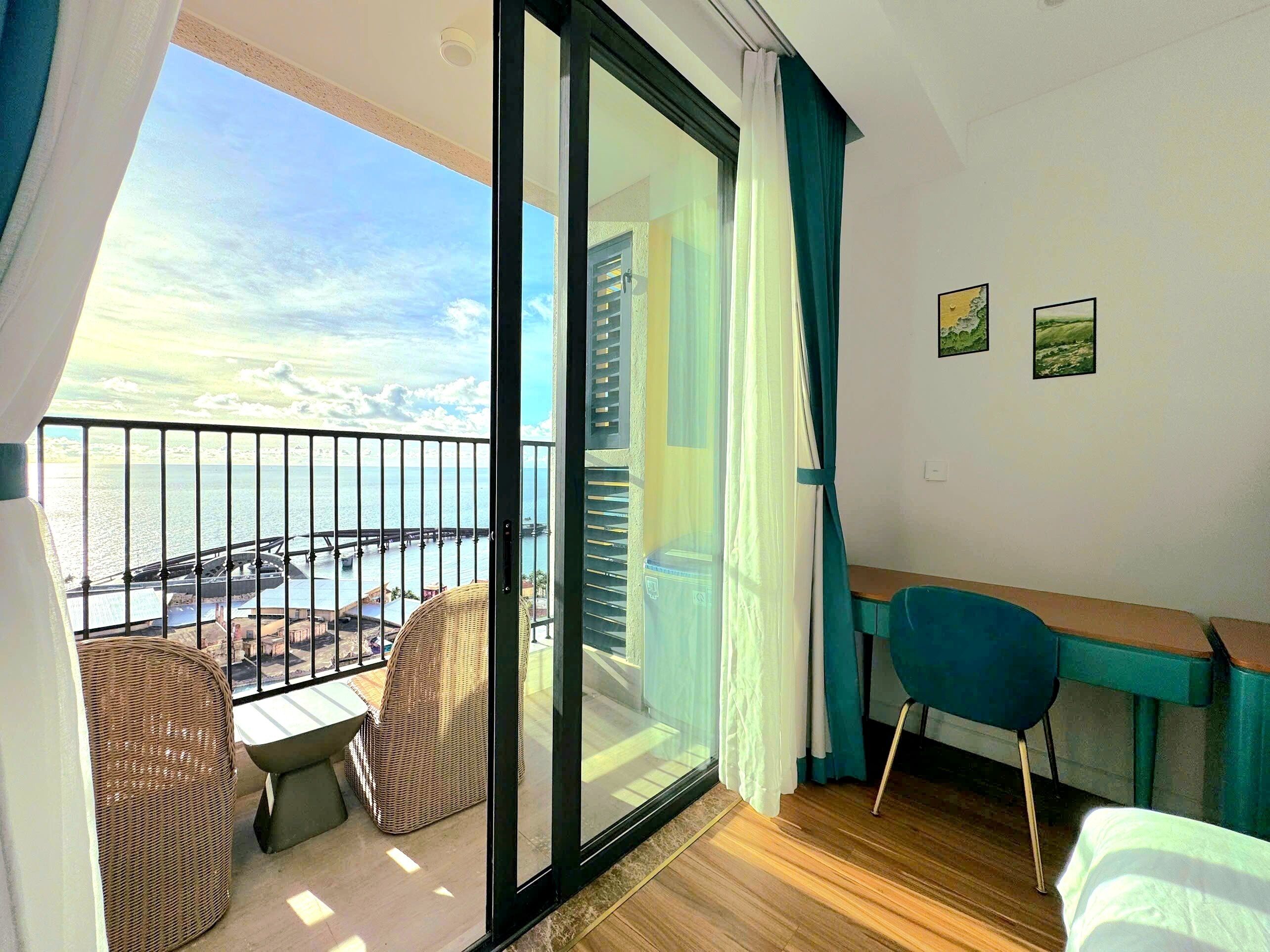 Blackout curtains, soundproofing, iron/ironing board, free WiFi