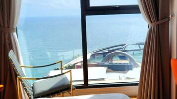 Luxury-Apartment, 1 Schlafzimmer, Meerblick, Turm | Verdunkelungsvorhänge, schallisolierte Zimmer, Bügeleisen/Bügelbrett