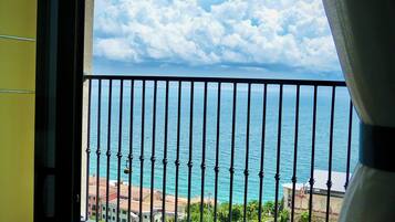 Apartamento familiar, 2 habitaciones, vistas al mar | Terraza o patio