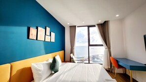 Apartemen Mewah, 1 kamar tidur, pemandangan laut, menara | Ruang kerja ramah laptop, tirai kedap cahaya, dan kedap suara