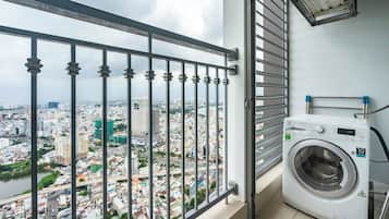 Departamento estándar, balcón, vista a la ciudad | Vista del balcón