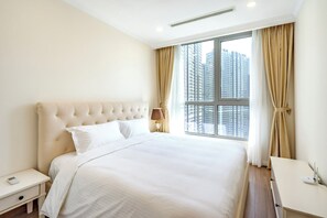 Soundproofing, iron/ironing board, free WiFi, wheelchair access - Landmark Plus . Vinhomes Central Park (Binh Thanh District)