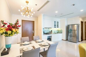 สแตนดาร์ดอพาร์ท  เมนท์, ระเบียง, วิวเมือง | ครัวส่วนตัว | กาต้มน้ำไฟฟ้า