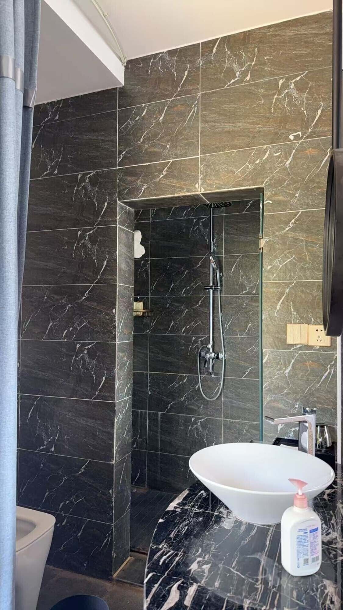 Luxury Twin Room, Lake View | Bathroom | Free toiletries, hair dryer, towels, shampoo