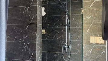 Luxury Twin Room, Lake View | Bathroom | Free toiletries, hair dryer, towels, shampoo