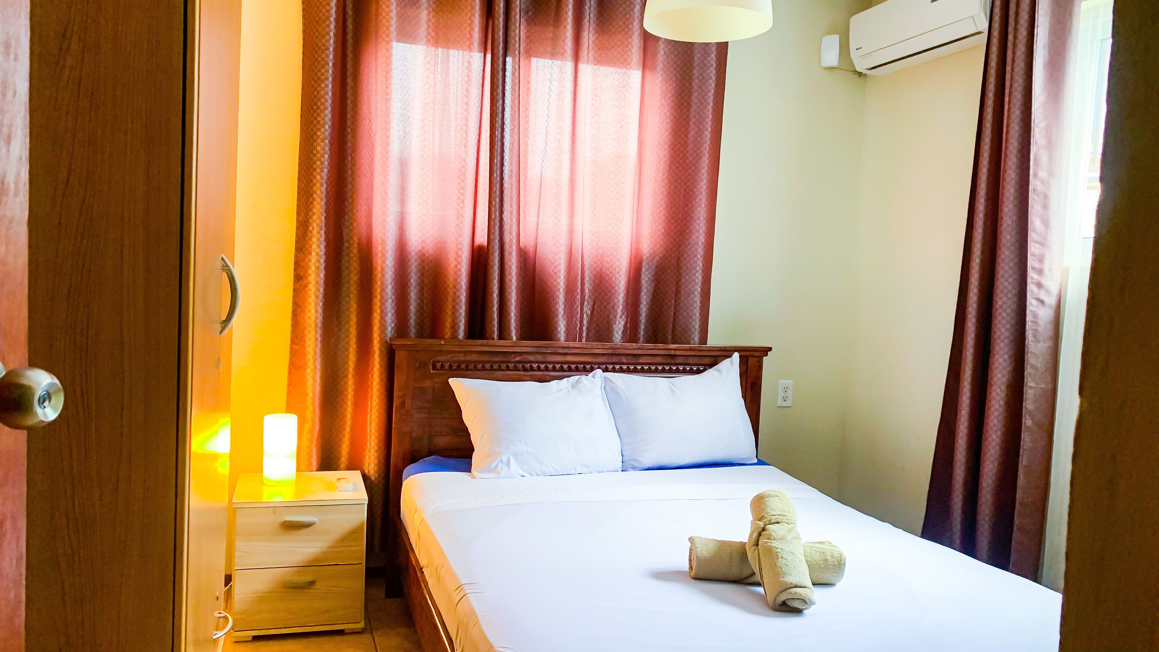 2 多间卧室、客房内保险箱、熨斗/熨衣板、免费 WiFi