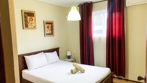 2 soveværelser, pengeskab på værelset, strygejern/strygebræt