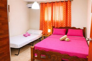 2 quartos, cofres nos quartos, ferros/tábuas de passar roupa, Wi-Fi
