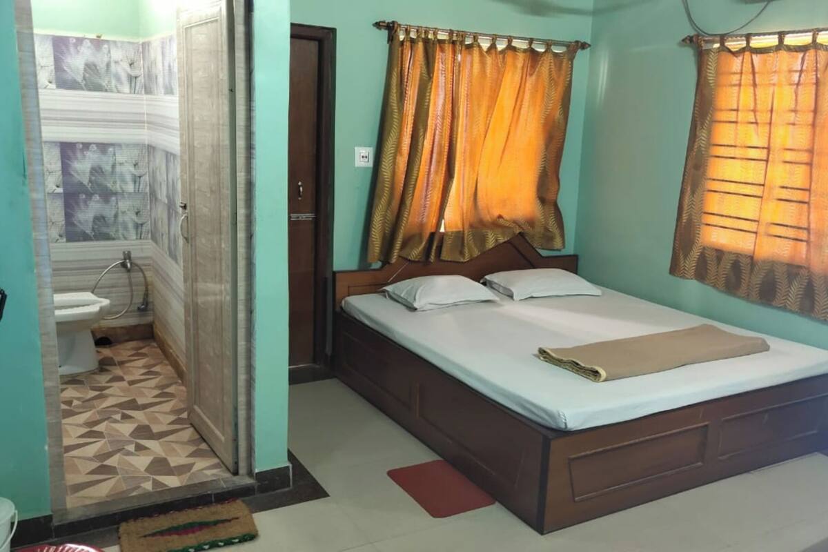 Hypo-allergenic bedding, desk, soundproofing, free WiFi