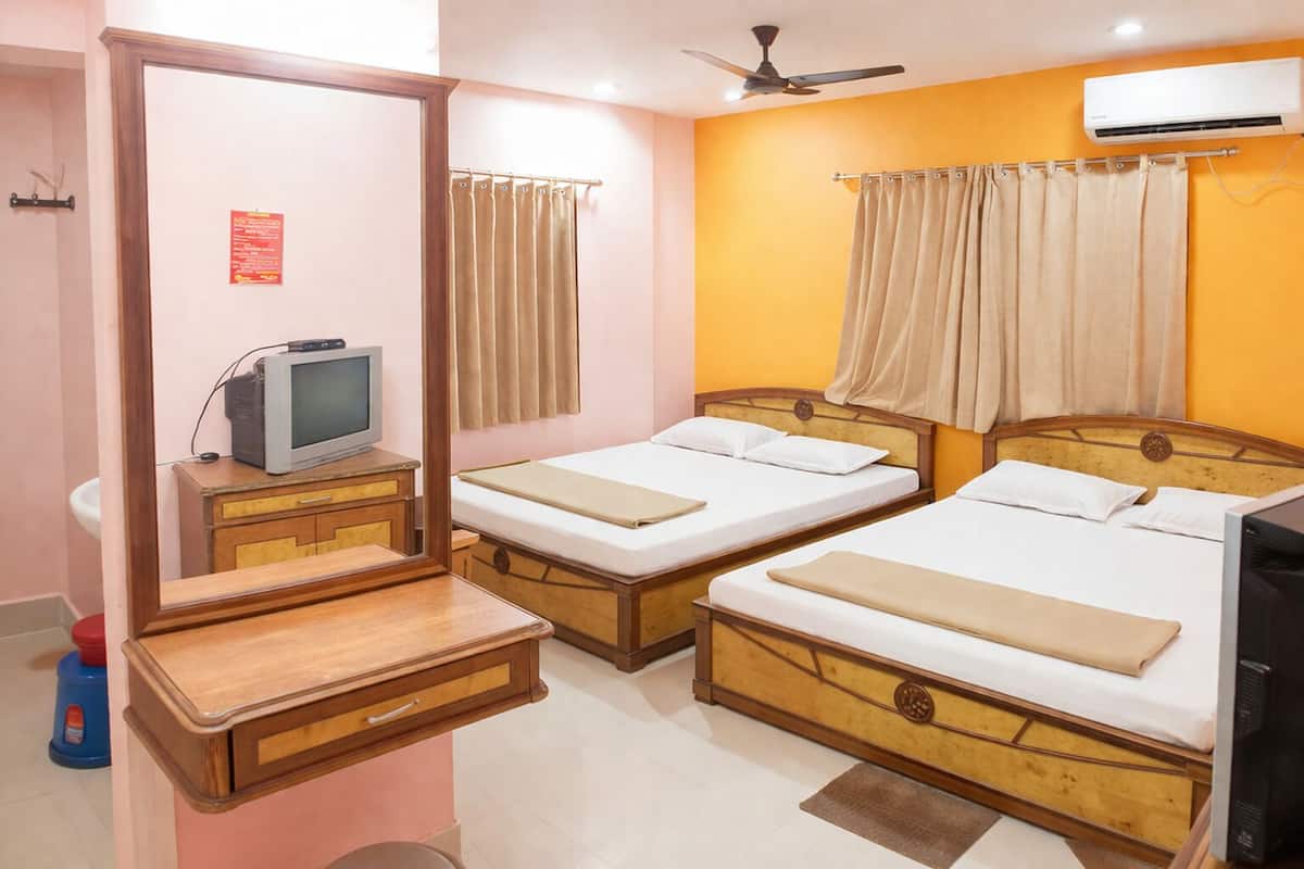 Hypo-allergenic bedding, desk, soundproofing, free WiFi