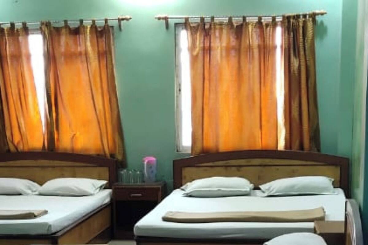 Hypo-allergenic bedding, desk, soundproofing, free WiFi
