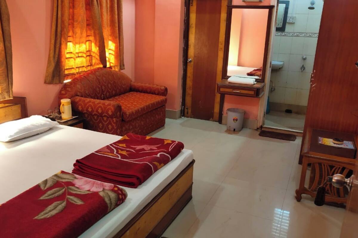 Hypo-allergenic bedding, desk, soundproofing, free WiFi