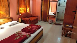 Ropa de cama hipoalergénica, escritorio, sistema de insonorización