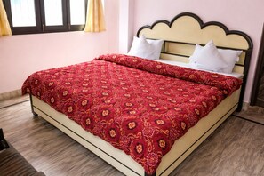 Hypo-allergenic bedding, desk, soundproofing, free WiFi - Hotel Sun Shine Digha (Digha)