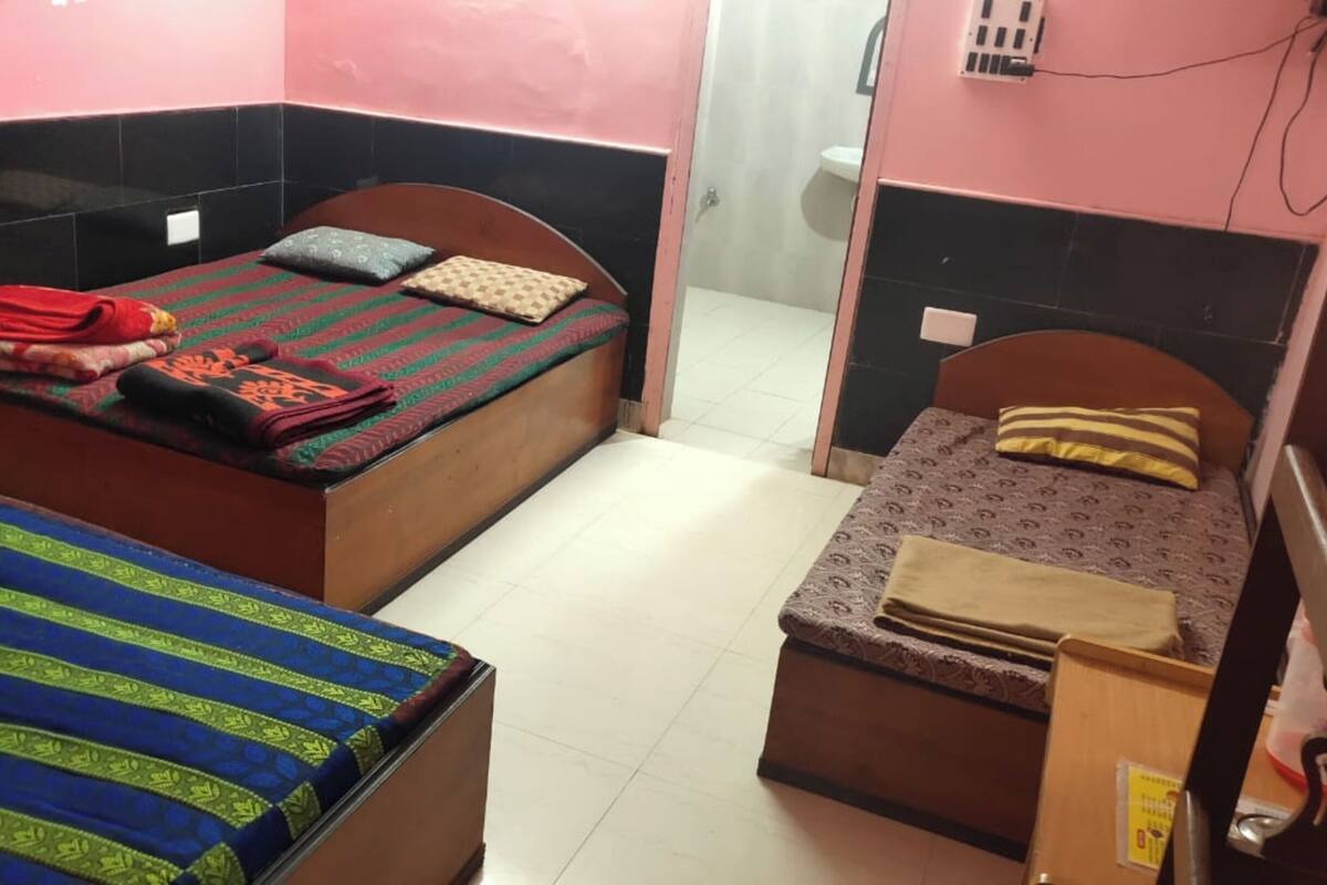 Hypo-allergenic bedding, desk, soundproofing, free WiFi