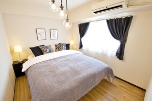 3 bedrooms, iron/ironing board, internet, bed sheets