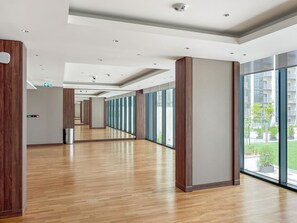 Interior - Modern 2 BR with Pool View in Sobha Hartland (Dubai)