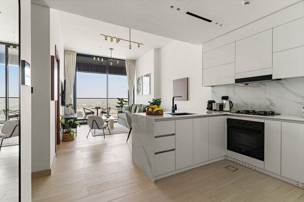 Fridge, oven, coffee/tea maker, electric kettle