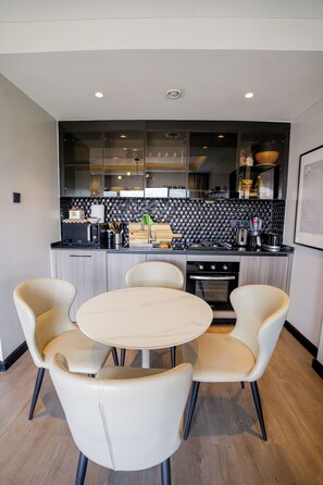 Microwave, oven