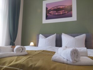 1 bedroom, desk, free WiFi, bed sheets