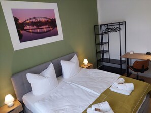 1 habitación, escritorio, wifi gratis y ropa de cama