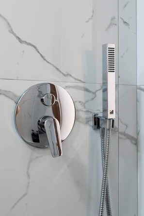 Hair dryer